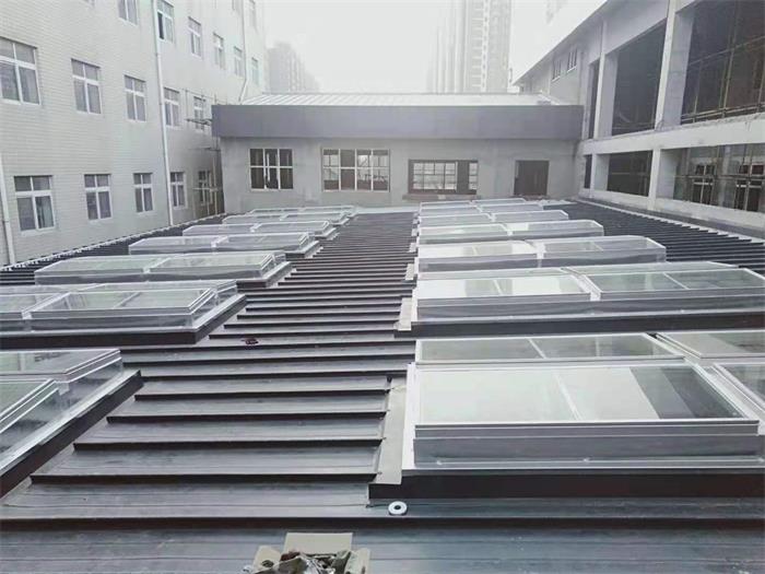  電動排煙天窗